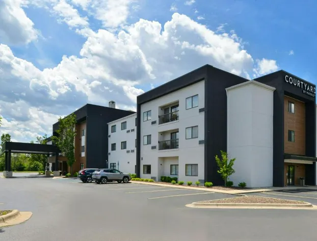 Courtyard by Marriott Detroit Utica hotel detail image 1