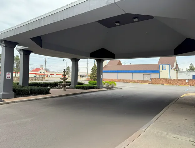 Quality Inn and Suites Livonia hotel detail image 1