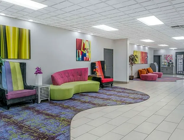 Quality Inn and Suites Livonia hotel detail image 4