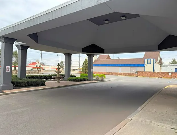 Quality Inn and Suites Livonia hotel detail image 2