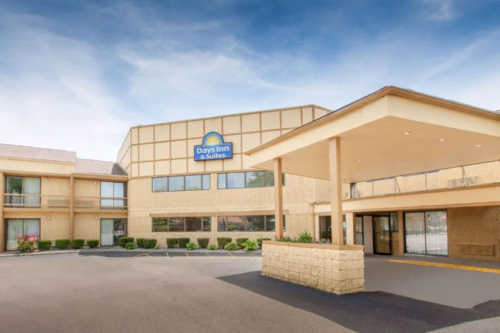 Days Inn & Suites by Wyndham Madison Heights MI hotel hero