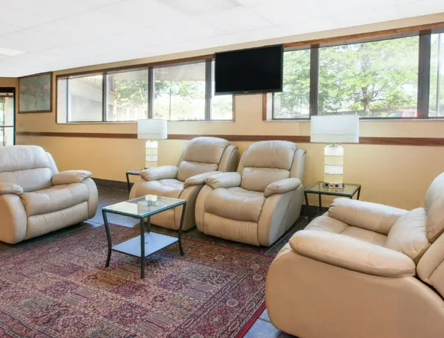 Days Inn & Suites by Wyndham Madison Heights MI hotel detail image 4