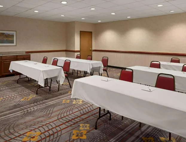 Hampton Inn & Suites Detroit/Sterling Heights hotel detail image 4