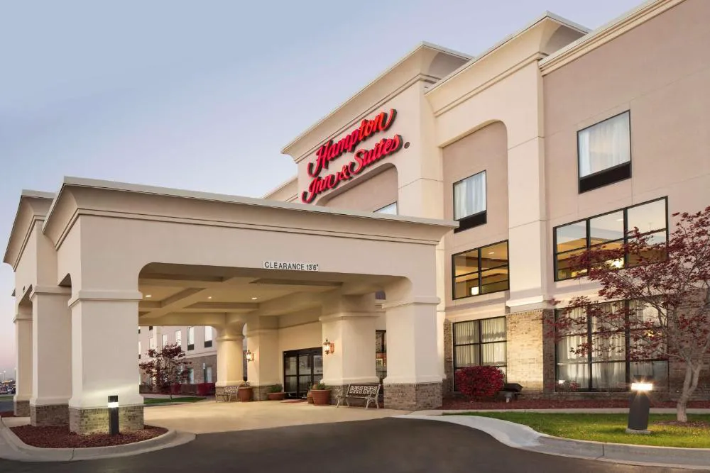 Hampton Inn & Suites Detroit/Sterling Heights hotel hero