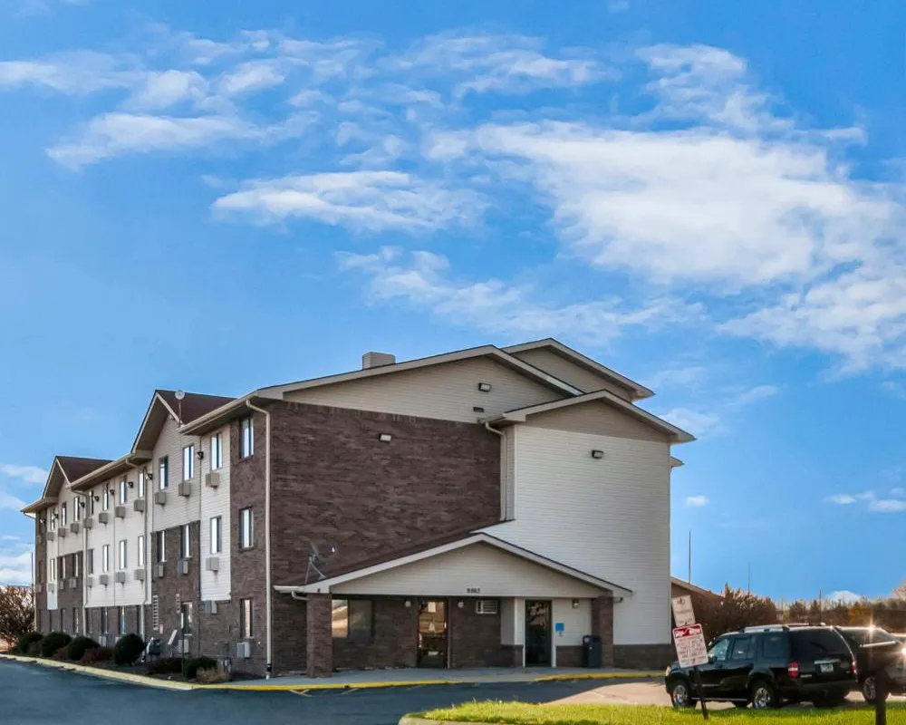 American Inn Suites Detroit Metro Airport hotel hero