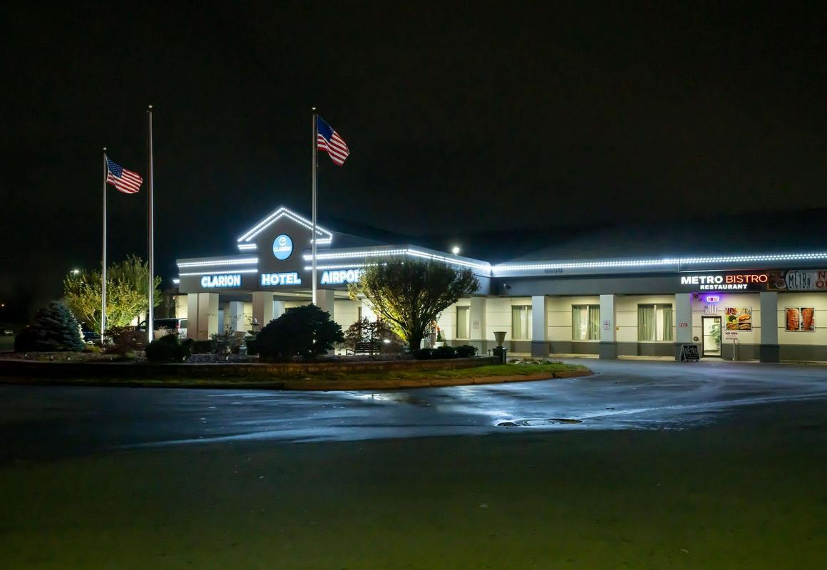 Clarion Hotel Detroit Metro Airport hotel hero