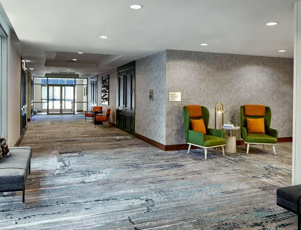 Detroit Metro Airport Marriott hotel detail image 2