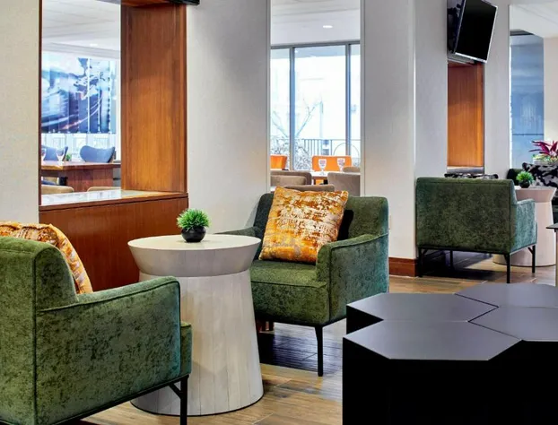 Detroit Metro Airport Marriott hotel detail image 3