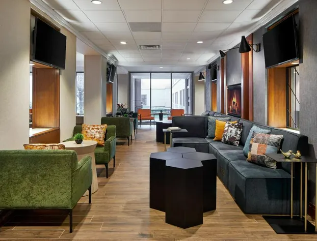 Detroit Metro Airport Marriott hotel detail image 4