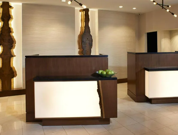 Detroit Metro Airport Marriott hotel detail image 1