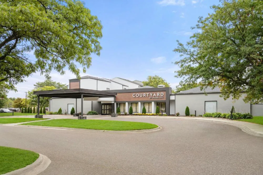 Courtyard by Marriott Detroit Metropolitan Airport Romulus hotel hero