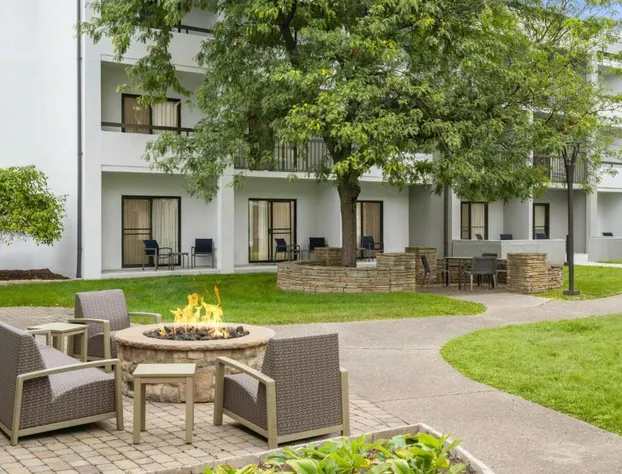 Courtyard by Marriott Detroit Metropolitan Airport Romulus hotel detail image 2