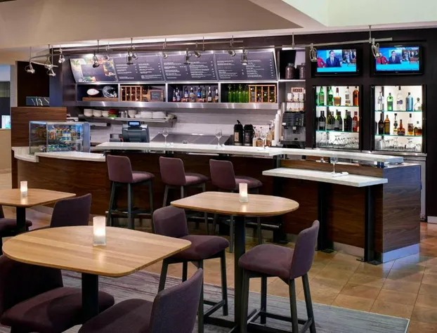 Courtyard by Marriott Detroit Metropolitan Airport Romulus hotel detail image 1