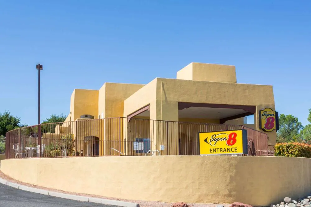 Super 8 by Wyndham Cottonwood hotel hero