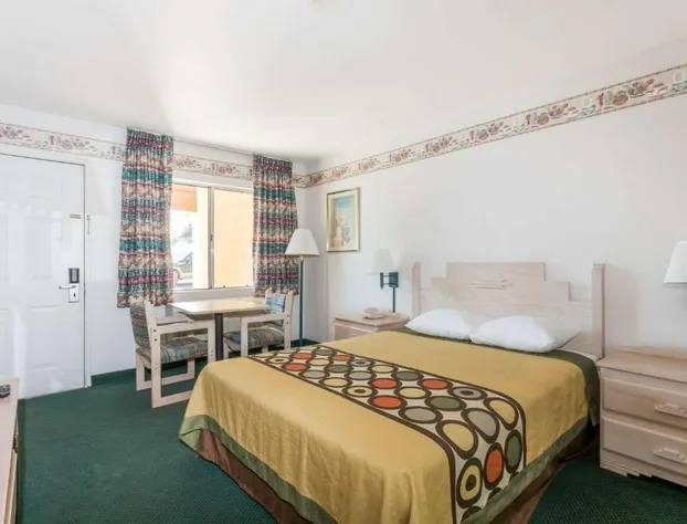 Super 8 by Wyndham Cottonwood hotel detail image 3