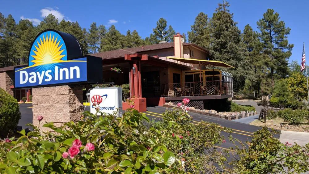 Days Inn by Wyndham Prescott hotel hero