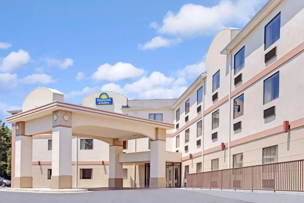 Days Inn & Suites by Wyndham Laurel Near Fort Meade hotel hero