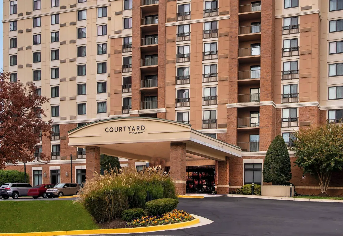 Courtyard by Marriott Dunn Loring Fairfax hotel hero