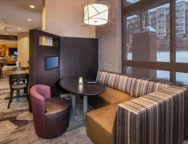 Courtyard by Marriott Dunn Loring Fairfax hotel detail image 1