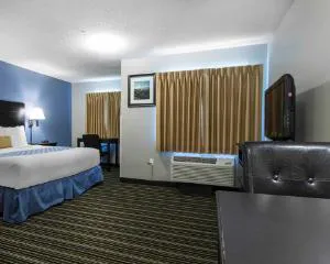 Suburban Studios Naval Base area hotel detail image 4