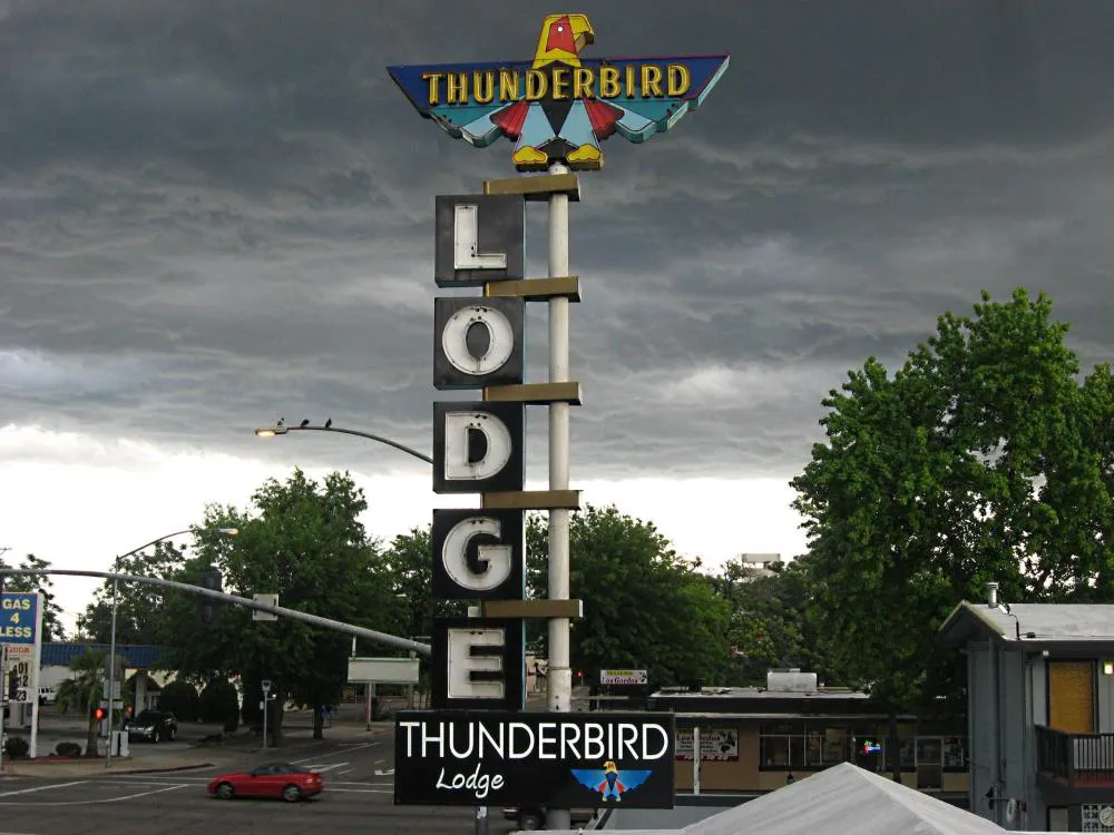 Thunderbird Lodge hotel hero