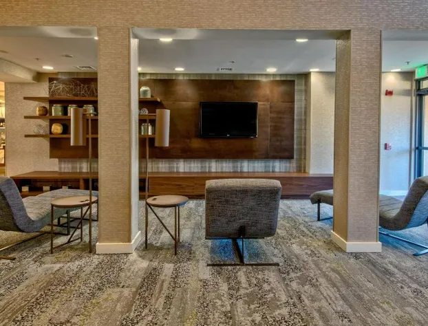 Courtyard Chicago St. Charles hotel detail image 4