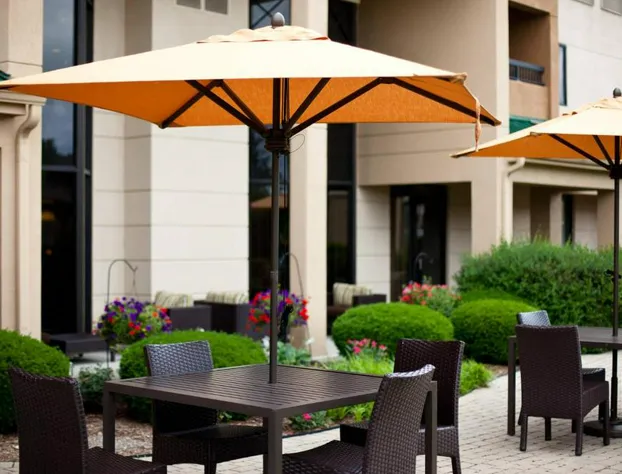 Courtyard Chicago St. Charles hotel detail image 1