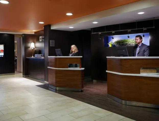 Courtyard Chicago St. Charles hotel detail image 2