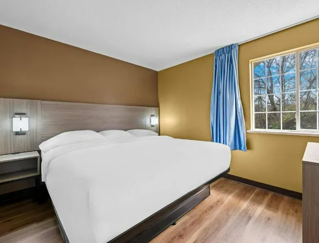 Suburban Studios Charlotte – Executive Park hotel detail image 1