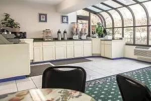 Quality Inn Airport-Near Uptown hotel detail image 3