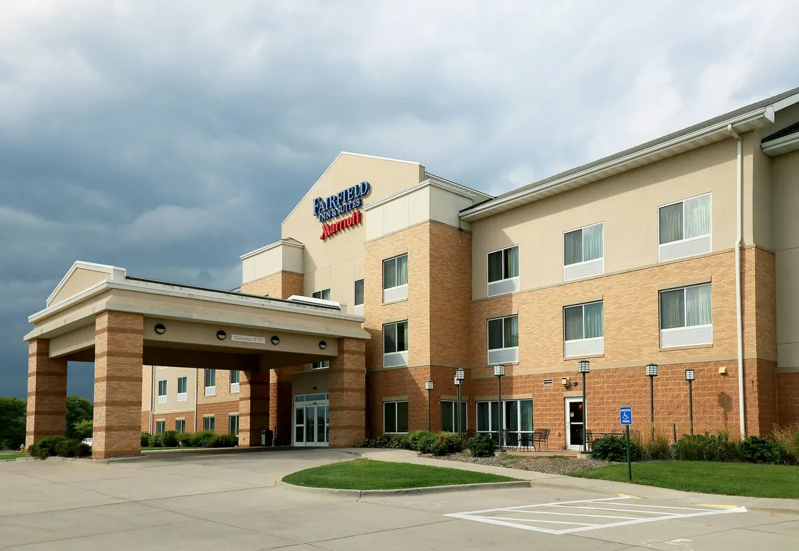 Fairfield Inn & Suites by Marriott Des Moines Airport hotel hero