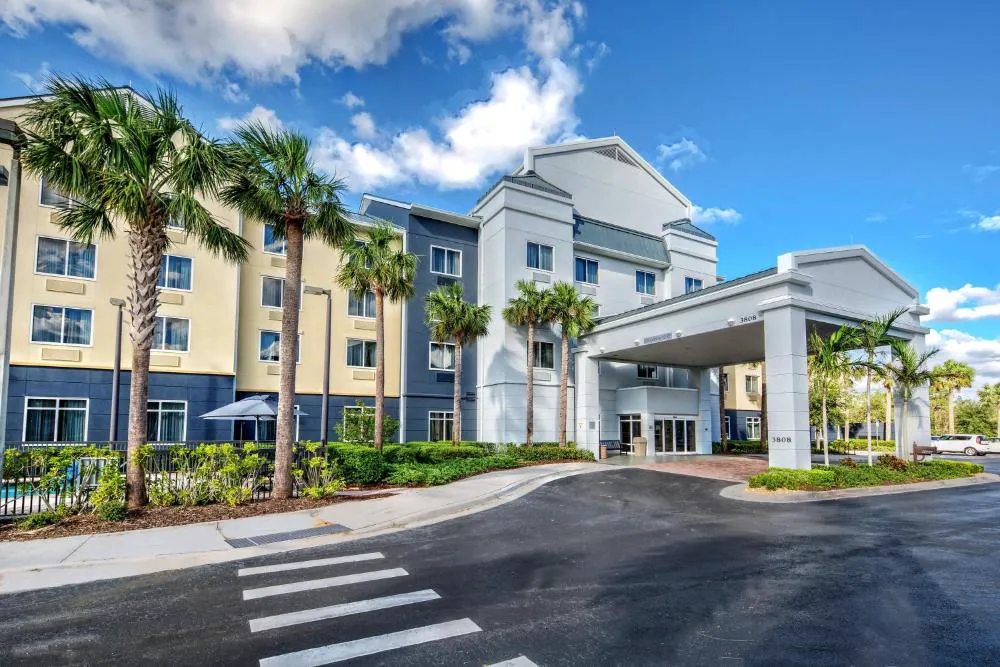 Fairfield Inn & Suites by Marriott Naples hotel hero