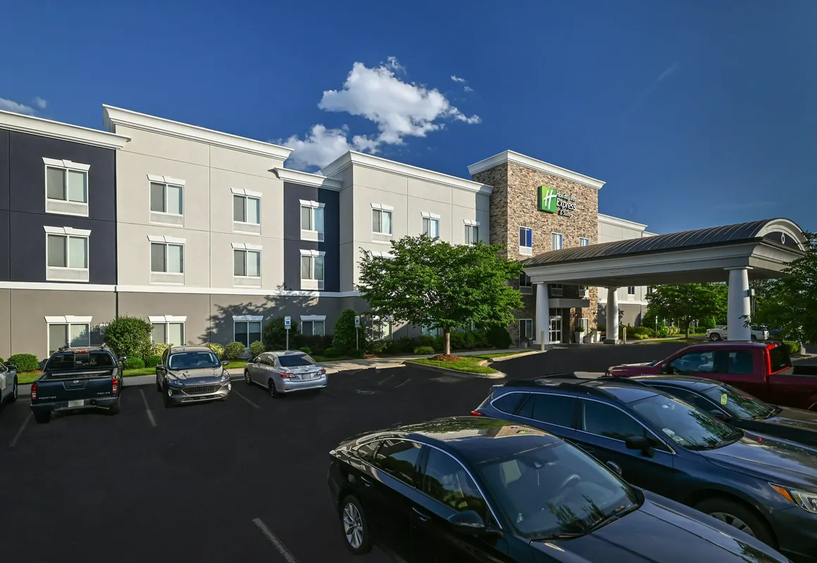 Holiday Inn Express & Suites Charlotte Southeast - Matthews by IHG hotel hero