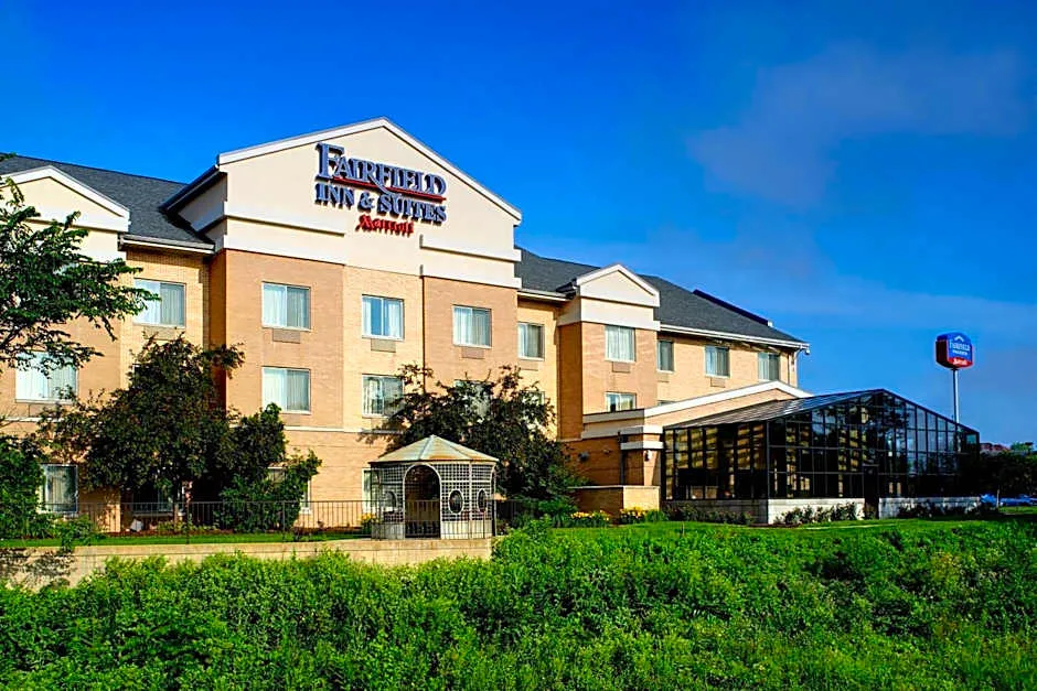 Fairfield Inn and Suites by Marriott Indianapolis East hotel hero