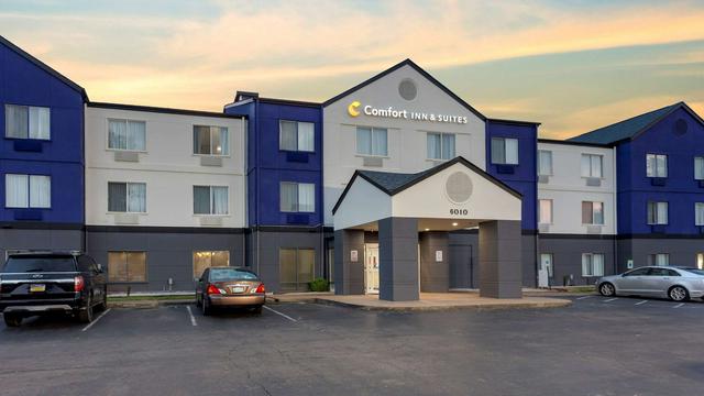 Comfort Inn & Suites hotel detail image 1