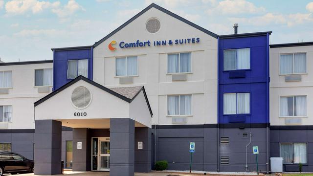 Comfort Inn & Suites hotel detail image 2