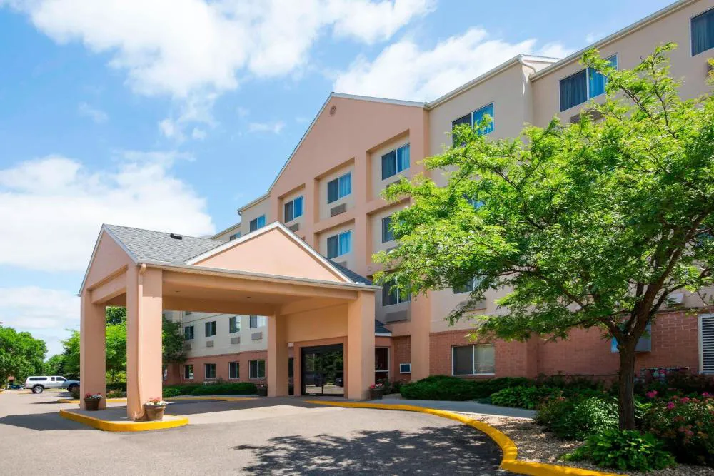 Fairfield Inn & Suites Minneapolis-St. Paul Airport hotel hero