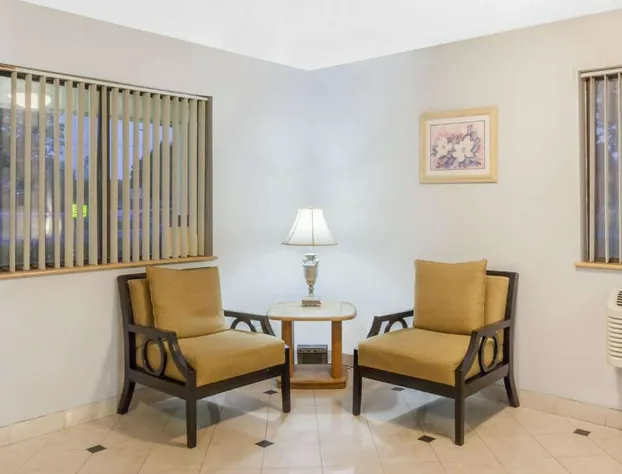 Super 8 by Wyndham Charlotte/Amusement Park Area hotel detail image 2