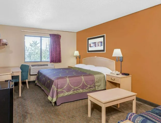 Super 8 by Wyndham Charlotte/Amusement Park Area hotel detail image 3