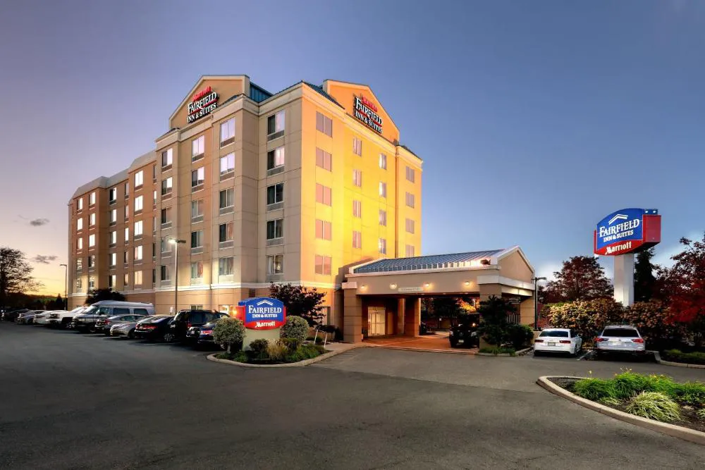 Fairfield Inn & Suites by Marriott Woodbridge hotel hero