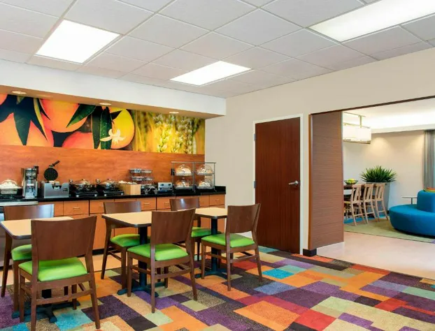 Fairfield Inn & Suites by Marriott Bloomington hotel detail image 4