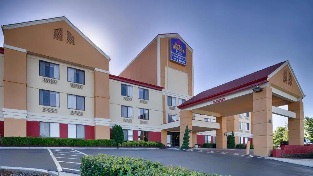 Best Western Plus Huntersville Inn & Suites Near Lake Norman hotel hero