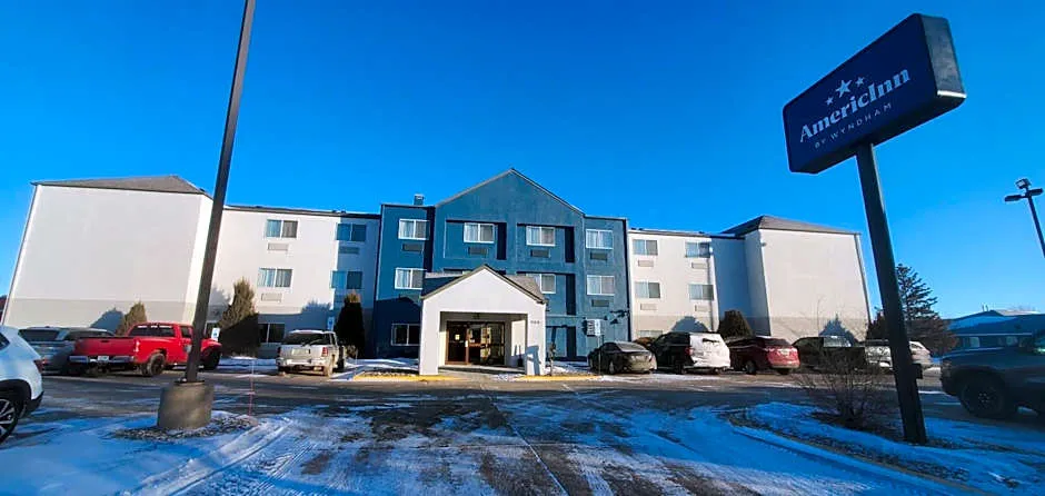 AmericInn by Wyndham Minot hotel hero