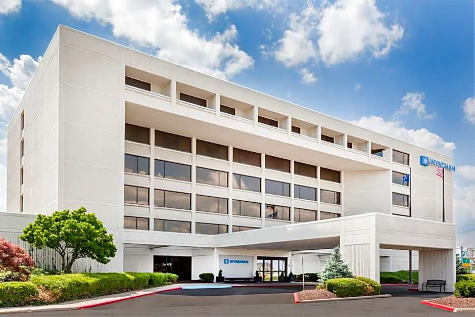 Wyndham Indianapolis Airport hotel hero