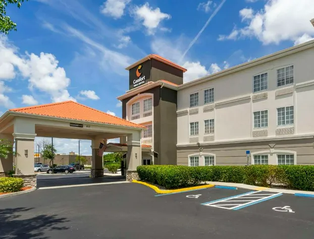Comfort Inn & Suites hotel detail image 1