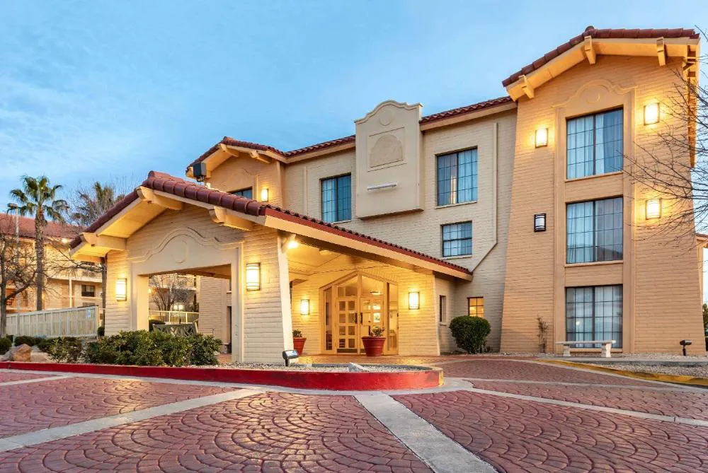 La Quinta Inn by Wyndham El Paso West hotel hero