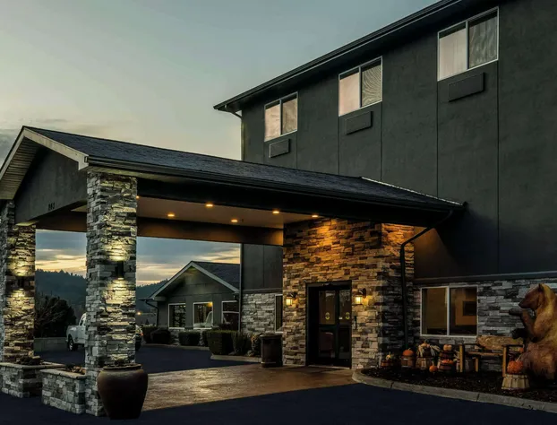 La Quinta Inn & Suites by Wyndham Grants Pass hotel detail image 2