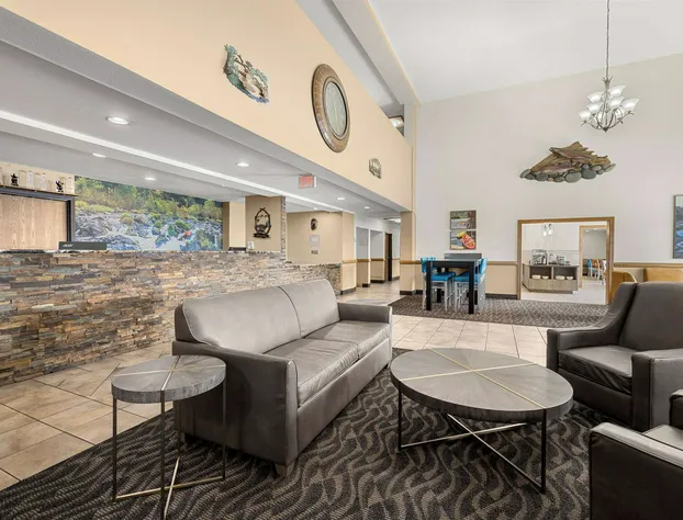 La Quinta Inn & Suites by Wyndham Grants Pass hotel detail image 3