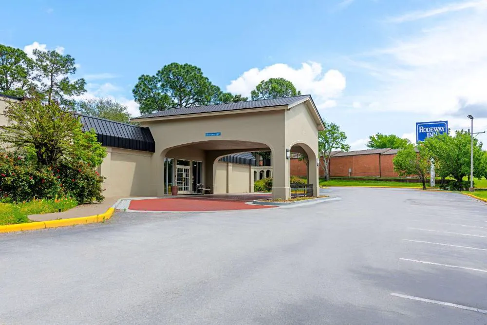 Rodeway Inn Huntsville West hotel hero