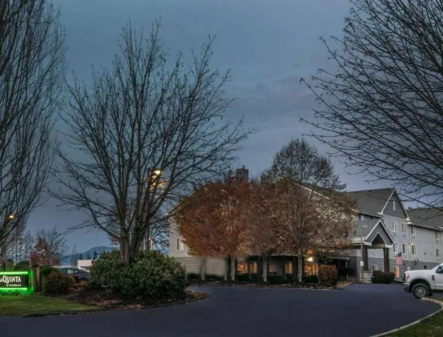 La Quinta Inn & Suites by Wyndham Eugene hotel detail image 2